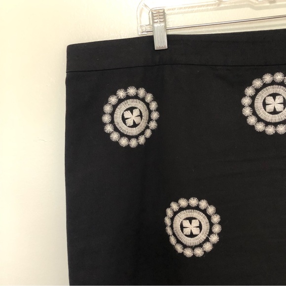 Boden Skirt Embroidered Black & White 18 Long - Picture 2 of 6